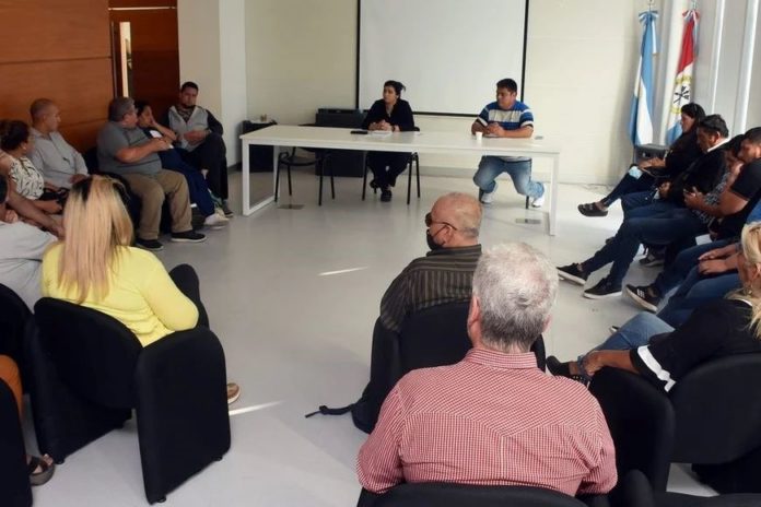 Se reunió la comunidad del Hospital Iturraspe con vecinos para tratar la situación de las guardias en el nosocomio