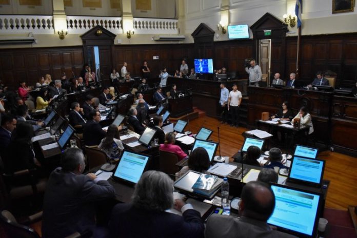 La legislatura mendocina aprobó un proyecto para que los mapuches no sean considerados pueblo originario argentino.