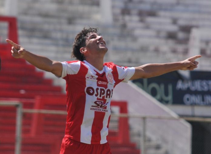 Tomás Romero festejando su segundo gol a River