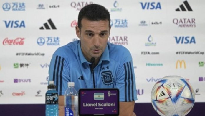 Scaloni en conferencia de prensa