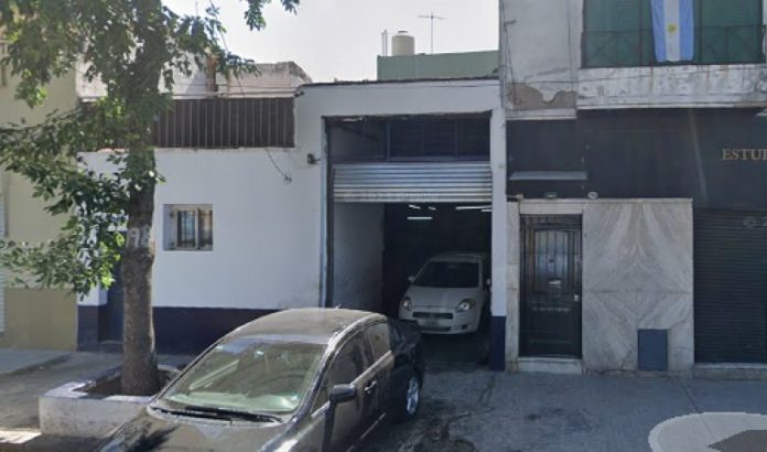 allanamiento ilegal en un taller mecánico en el barrio porteño de Parque Chacabuco.