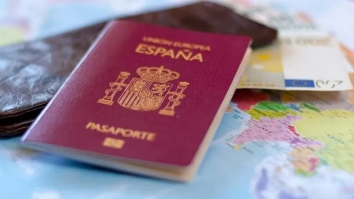Por día, 80 personas solicitan la ciudadanía española
