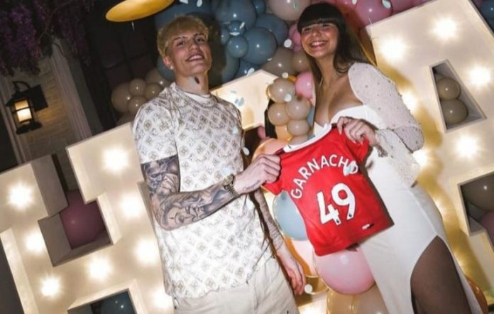 Garnacho anunció que será padre a los 18 años.