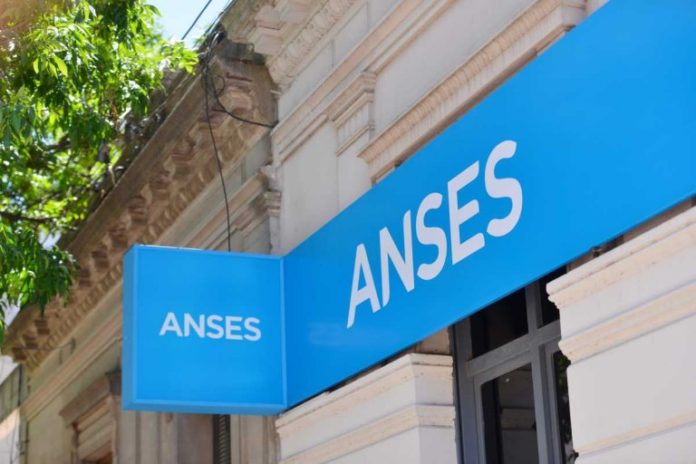 El calendario de pagos de la ANSES para el lunes 10 de abril de 2023.