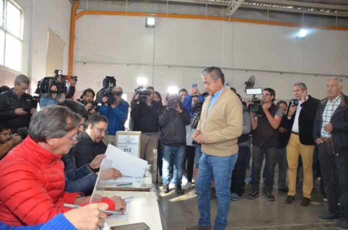 Rolo Figueroa vota en Neuquén.