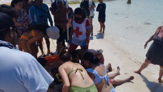 Un argentino murió en la playa de Isla Mujeres.