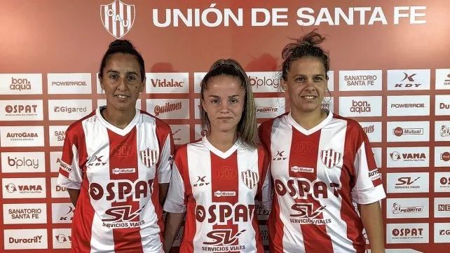 Tres de las jugadores de Unión, Mailén Herman, Mara Domínguez, Alegra Risso.