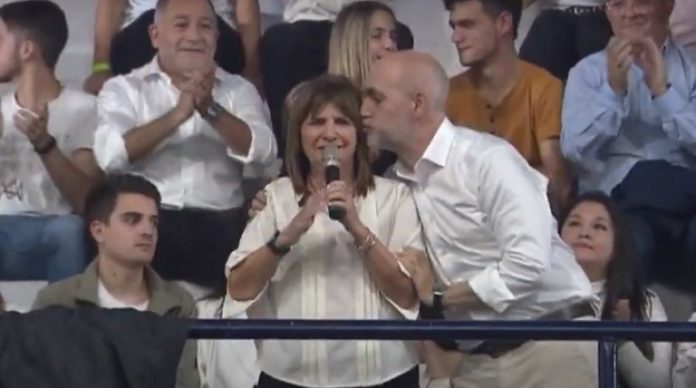 Abrazos y besos para sellar la paz: la imagen de Bullrich y Rodríguez Larreta