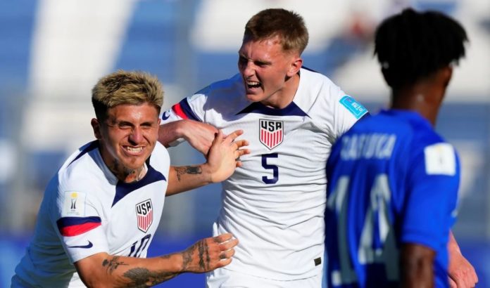 Diego Luna, de Estados Unidos, celebra su gol contra Fiji en el Mundial Sub 20 (AP)