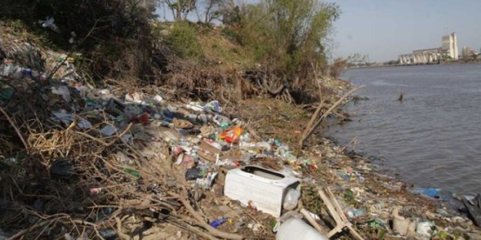 Catorce personas fueron citadas a declaración indagatoria por la contaminación del río Paraná.