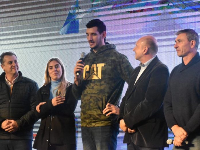 Tayavek Gallizzi fue invitado especialmente y viajó desde Córdoba para estar en la presentación de la Copa Santa Fe.