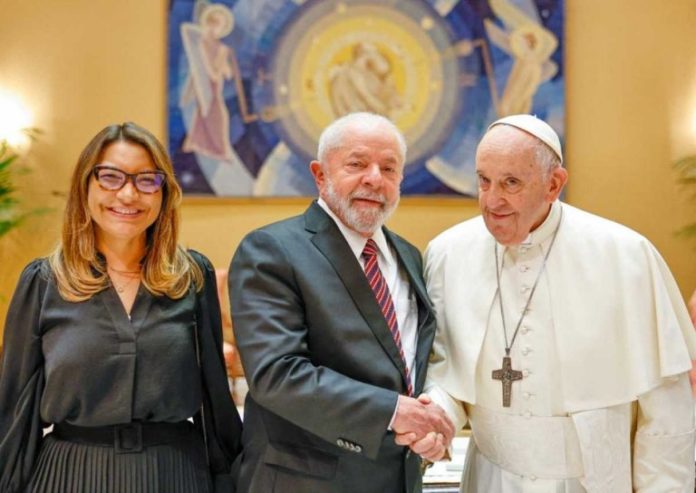 El encuentro entre Lula y el Papa Francisco en el Vaticano.