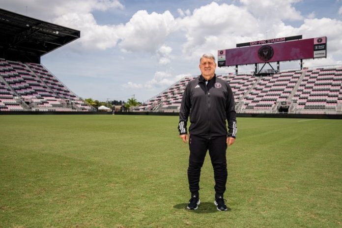 El entrenador argentino fue presentado este miércoles.