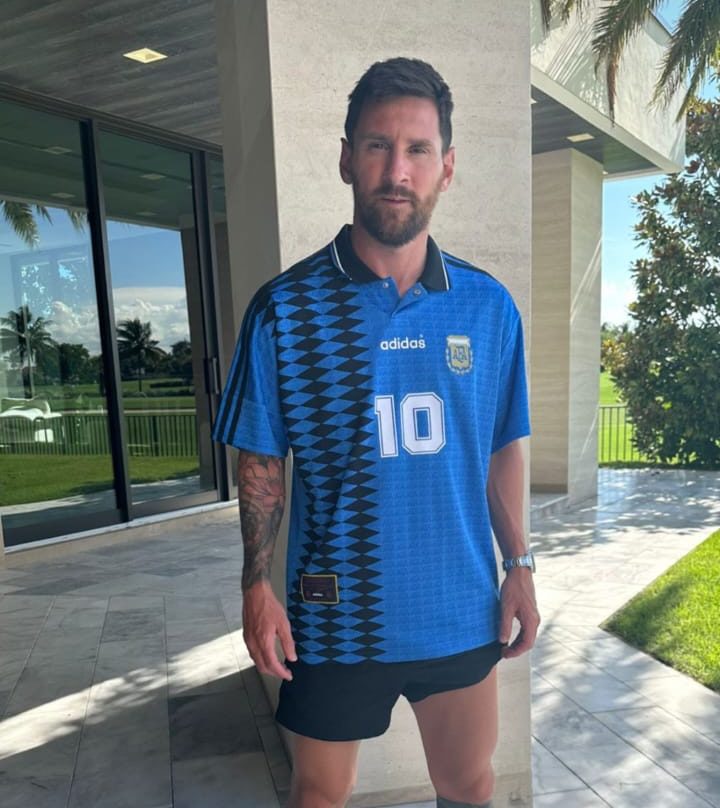 Messi se puso una recordada camiseta de Maradona en la Selección – Radio Gol