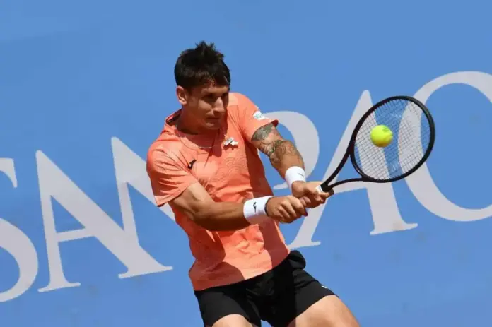 Ugo-Carabelli-etcheverry-atp-paris-2025-990x658