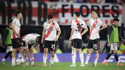 el-plantel-de-river-deja-el-cesped-del-monumental-tras-una-nueva-derrota_416x234