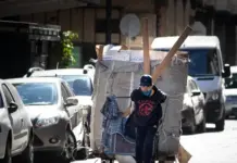 Manuel Adorni presentó el resumen semanal con la reducción de la pobreza como eje principal