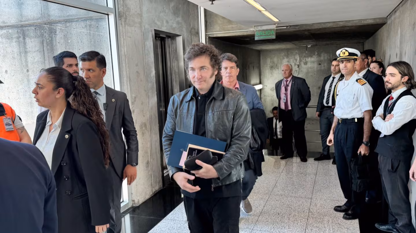 luego-de-la-renuncia-de-nicolas-posse-javier-milei-viaja-a-estados-unidos-foto-na-QB4DG5JDEFFO5FHDTMDY6RNTJY