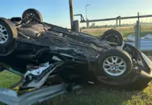 Un Alfa Romeo volcó en Circunvalación Oeste: dos jóvenes resultaron ilesos