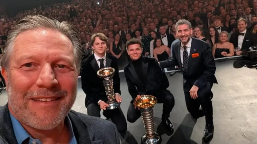 zak-brown-mclaren-gala-lando-norris-oscar-piastri-andrea-stella_862x485