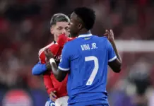 UEFA multó a Benfica por actos racistas y cerrará parte de su estadio