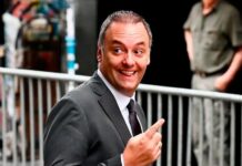 Citaron a declarar al hijo de una de las jubiladas que le vendió el departamento a Adorni