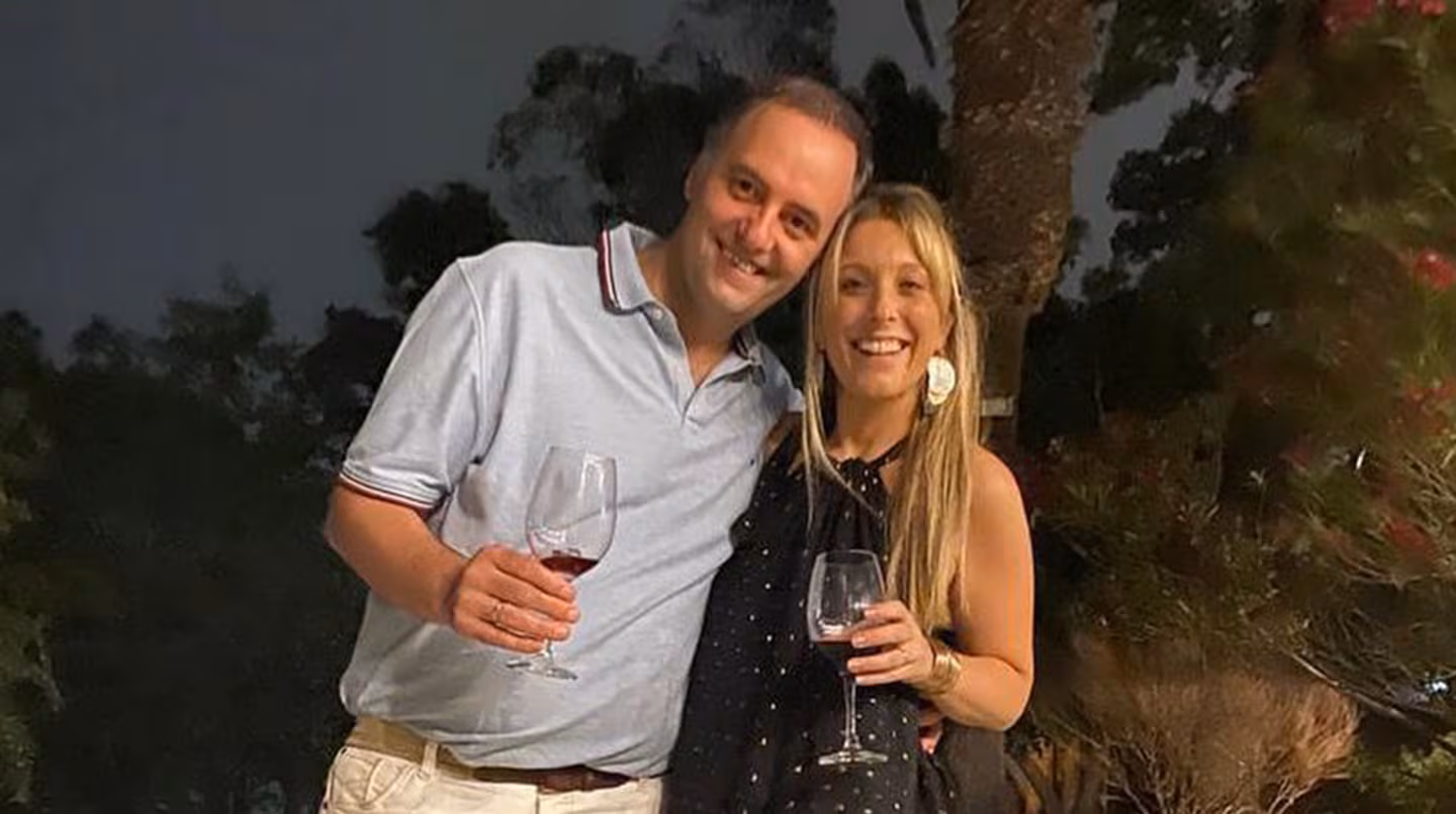 adorni-junto-a-su-esposa-bettina-angeletti-en-una-imagen-de-diciembre-de-2021-foto-instagrammadorniarchivo-33UPLGM6TBEH5EOWD6ZCWNO2DY