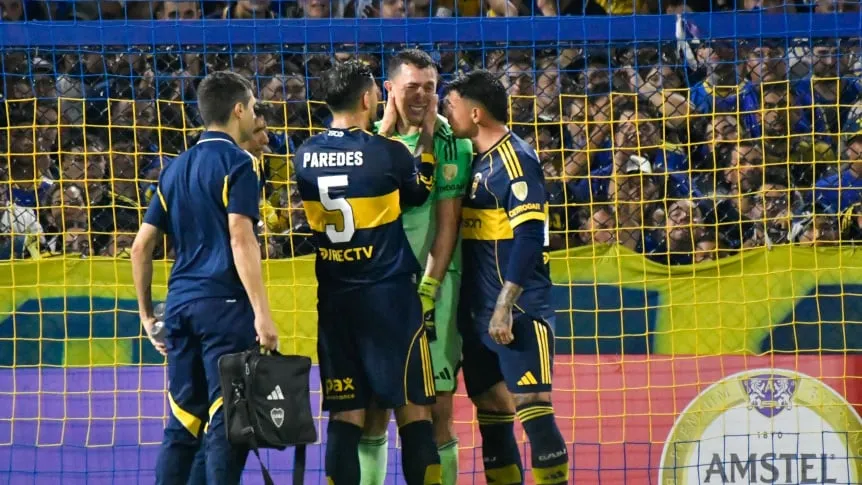 agustin-marchesin-siendo-consolado-por-sus-companeros_862x485