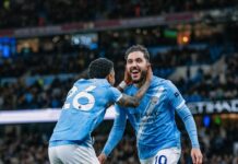 Manchester City sigue dando pelea: goleó al Crystal Palace de local
