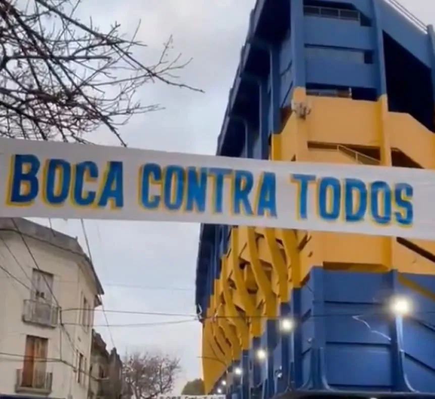 boca-contra-todos-los-pasacalles-que-aparecieron-en-el-predio-y-la-bombonera_w862