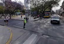 Una inspectora de tránsito fue agredida a golpes de puño durante un operativo en pleno centro santafesino
