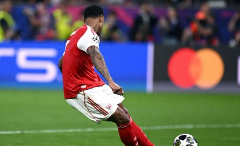 pateo-sin-mirar-magalhaes-arsenal-psg-26