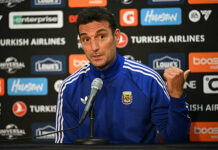 Scaloni no dio el equipo titular de la Selección Argentina, pero confirmó que Dibu Martínez estará disponible