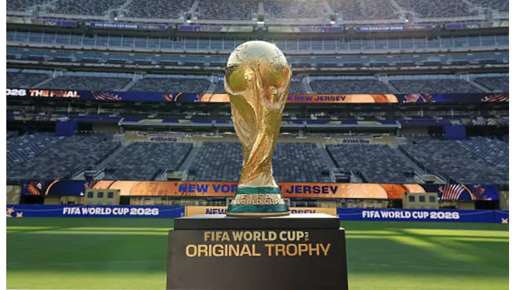 El-trofeo-de-la-Copa-del-Mundo-de-la-FIFA-1-740x416