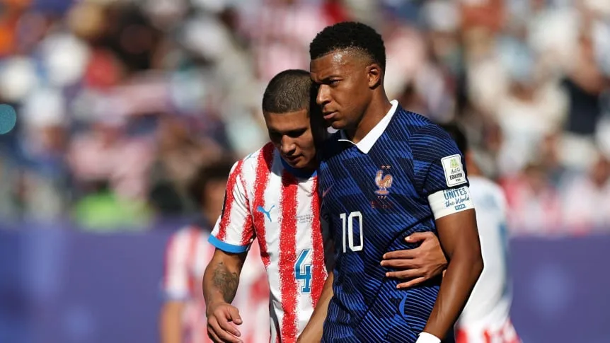 juan-caceres-y-kylian-mbappe_862x485