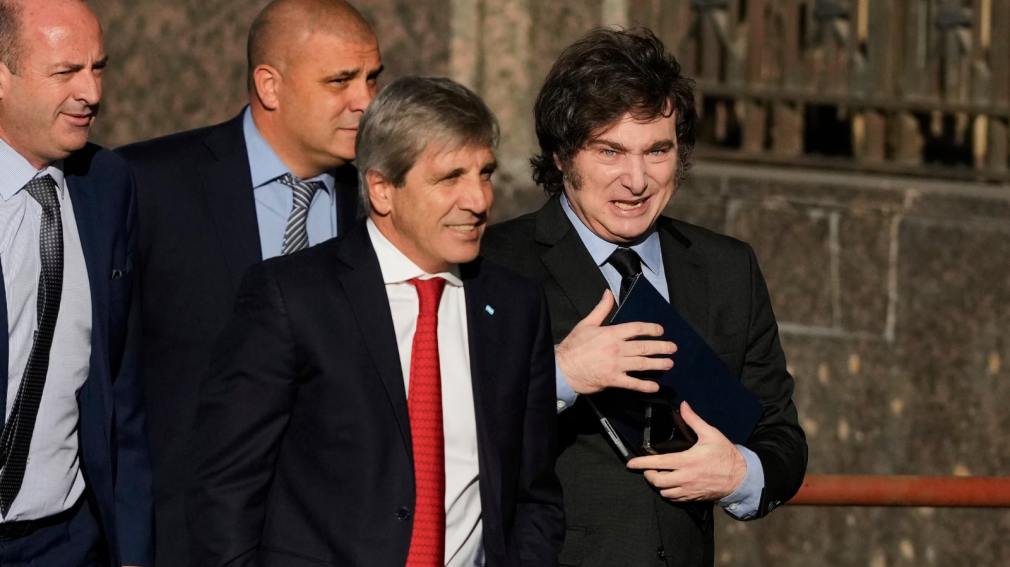 1010x567_luis-caputo-javier-milei-562095-142438