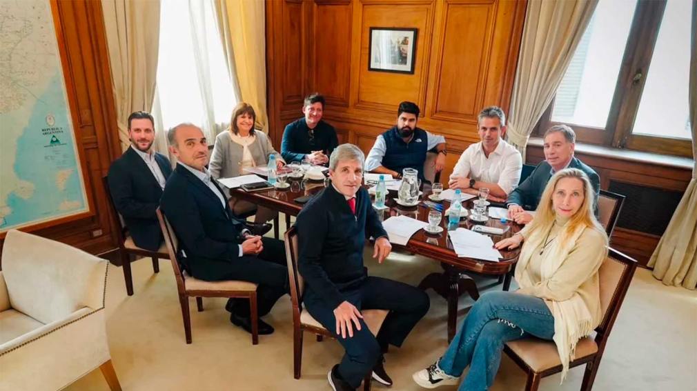 1010x567_mesa-politica-559564-190052