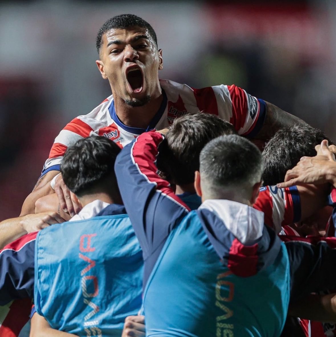 HQ2O67AXkAA5K0E