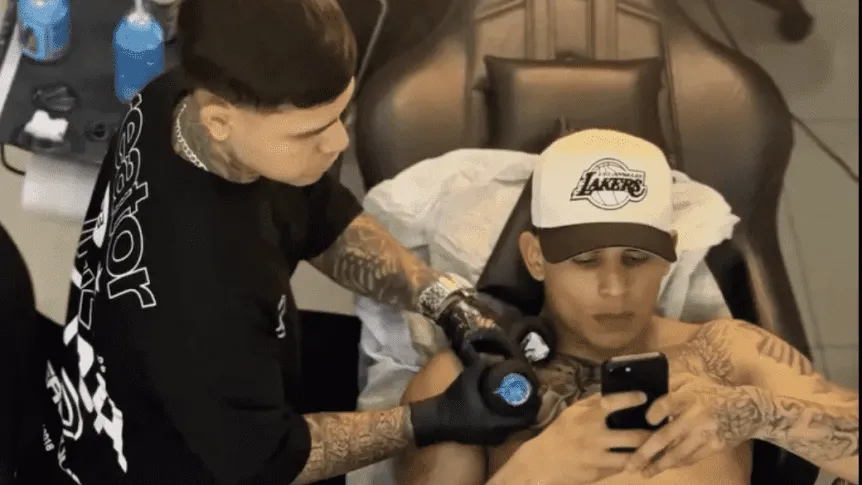 el-nuevo-tatuaje-de-leonel-flores-la-flamante-figura-de-boca_862x485