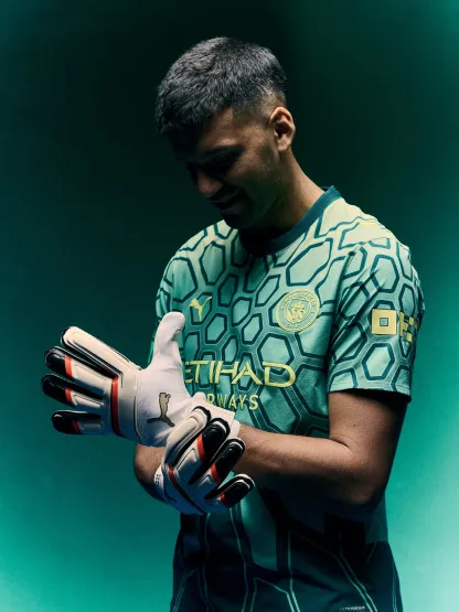 rulli-fue-presentado-en-el-manchester-city-llegue-para-defender-al-mejor-club-del-mundo_416x555