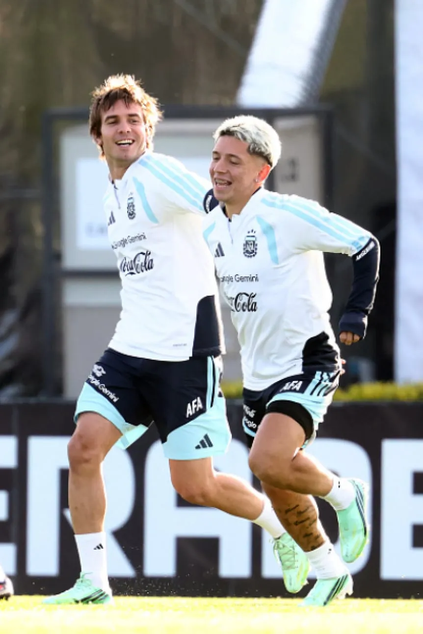 mastantuono-y-prestianni-juntos-en-el-entrenamiento-de-la-seleccion-argentina_w862